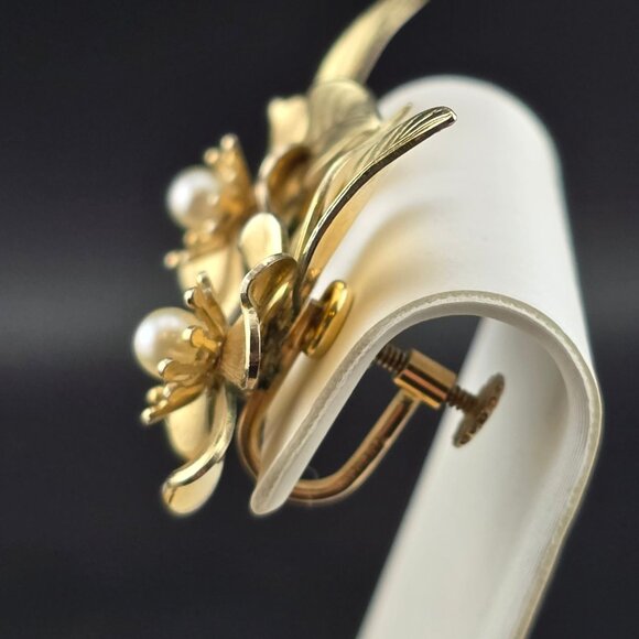 Vintage Krementz Gold-Tone Dogwood Flower Pearl & Leaves Clip-On Earrings - Picture 3 of 7